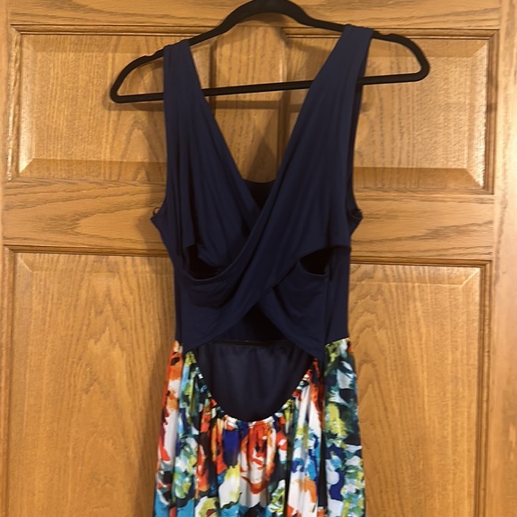 Hi lo , criss cross open back, dress - Picture 2 of 3